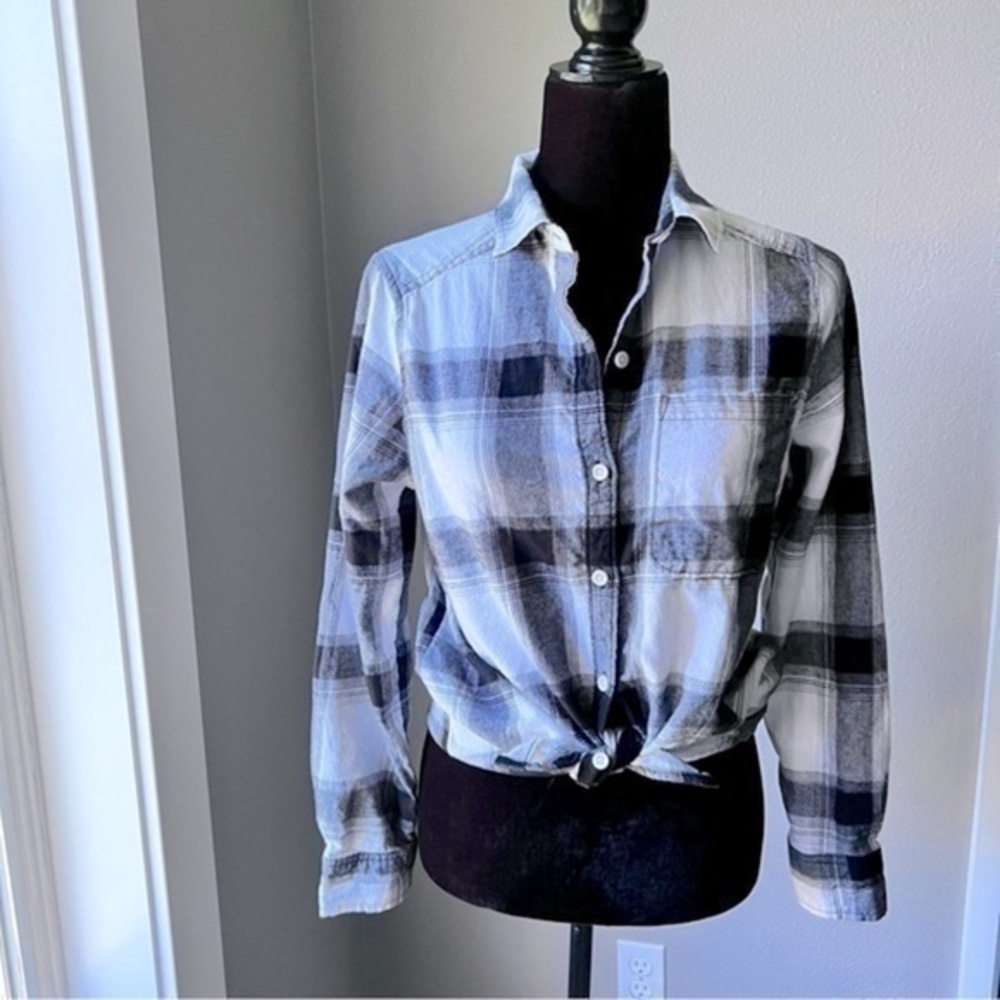 SO black and white soft flannel button down shirt size small